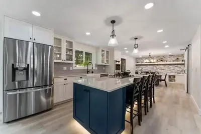 Image de Beautifully remodeled, spacious 4-bedroom house in peaceful Eugene with WiFi, Ac