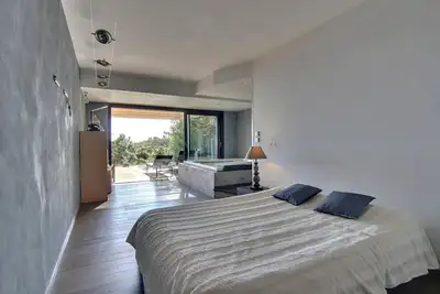 Image de Appartement de charme vue panoramique et prestations.