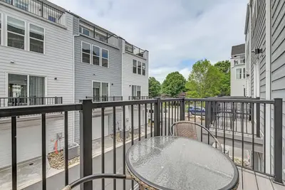 Image de Walk to Music Factory: Townhome w/ Rooftop Deck!