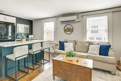 Image de 2 Mi to Ark Encounter: Condo on Main Street!