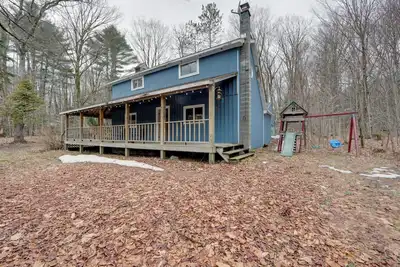 Image de Fall Festival Retreat: Cabin w/ Deck & Yard!