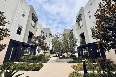 Image de Charming 3-bedroom townhome close to Newport beach Scp and Disney