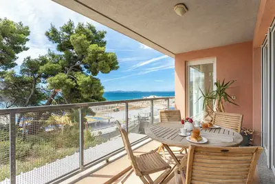 Image de Modern, bright and spacious two bedroom apartment in Split next to Znjan beach.