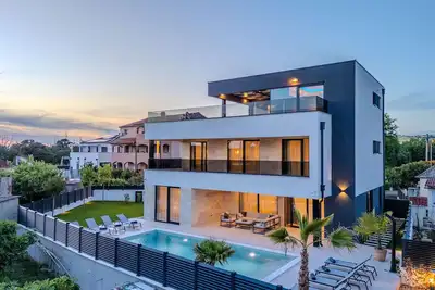 Image de Maison confortable à Privlaka avec.