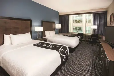 Image de La Quinta Inn & Suites l 2 Queen Beds Room l Walkable Downtown Location