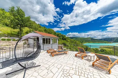 Image de Superbe maison à Ricice avec sauna