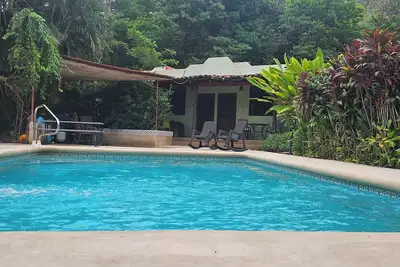 Image de Charming poolside Coco Cottage