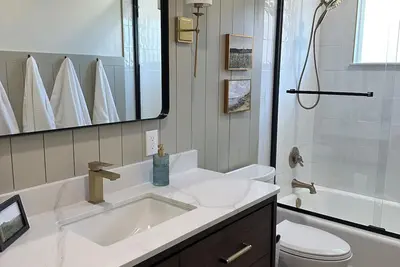 Image de Charming, Clean 3-bedroom house with Ac, WiFi in Great Location