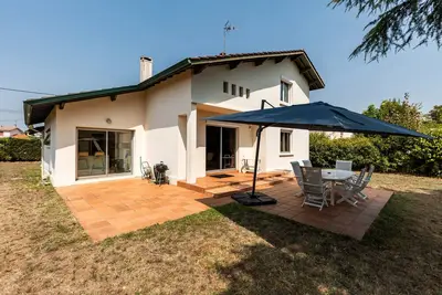 Image de Villa De Monzie – Confort, charme et tranquillité au cœur de Bazas