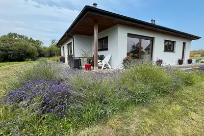 Image de Maison de vacances 'Belle Maison Familiale De Kerscaven' avec terrasse privée, jardin privé et Wi-Fi