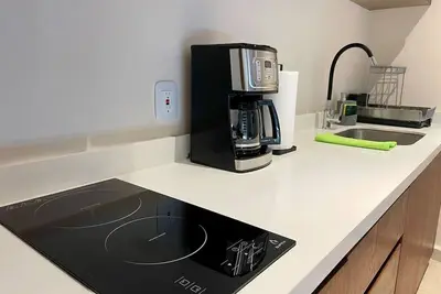 Image de Luxury Loft minutes from the Sea!