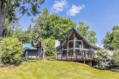 Image de 4-bedroom lodge in lovely Duvall with Ac, WiFi. Enjoy your stay