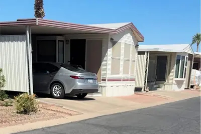 Image de Snowbird's Delight. Great 55+ community. Park Model home w/unlimited pickleball!