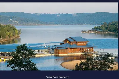 Image de One Bed Room Unit. One King Bed, 1 full Sofa Bed sleeps 4 and 1 Full bath.
