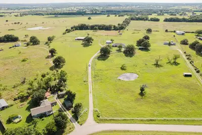 Image de Charming 3-bedroom farmhouse in serene Boyd