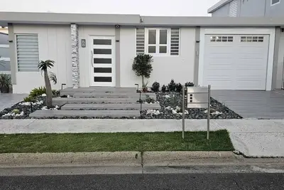 Image de Enjoy our beautiful and cozy house, ideal for your next vacation.