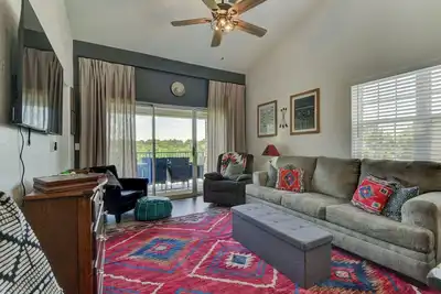Image de Beautiful & Peaceful updated condo-Holiday Hills Resort Branson-family amenities