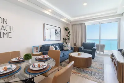 Image de Modern Luxury, Beachfront, Ocean Views C1803 Encantame