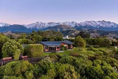 Image de The Whole Front House