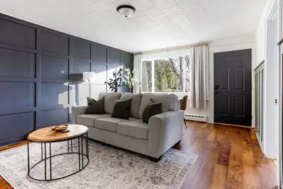 Image de Laundry Room Access, Near Hwy, Convenient Parking Just A Few Feet Away