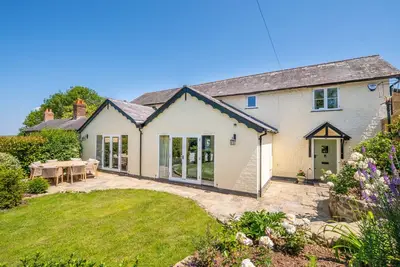 Image de Sheepdown by inspirestays. com - a cottage that sleeps 8 guests in 4 bedrooms