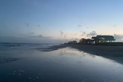 Image de Gone Fishin’ | Bright Beachfront Retreat on the Gulf – Sleeps 8