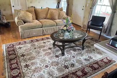 Image de Home away from home. Spacious home with 2 large suites.