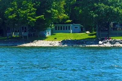 Image de Sunset Serenity: Charming 2-bedroom cottage on picturesque Lake Ontario