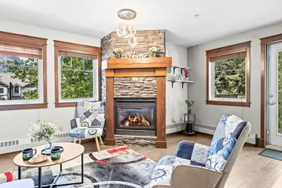Image de Spacious Canmore Condo | Pool+Hot Tub | Near Banff
