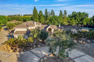 Image de Spacious 5-bedroom house with Ac, WiFi in Pleasanton's tranquil neighborhood