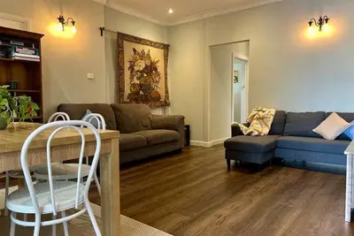 Image de Fully furnished apartment in Hove, Stay Smart with kitchen, dining and bathroom