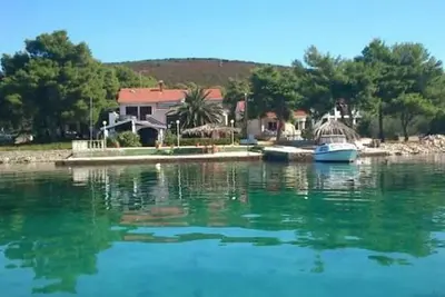 Image de Appartement de deux chambres prés de la plage Brgulje, Molat (A-24673-a)