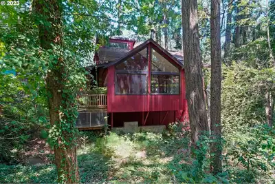 Image de Spacious, Tranquil “Treehouse” with Sauna and Fireplace