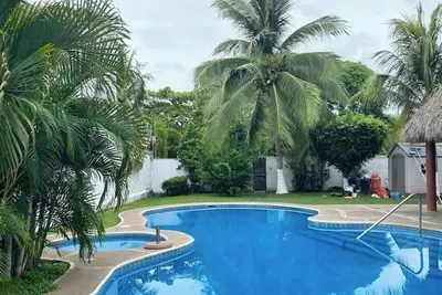Image de Casa Leon in the heart of Ixtapa, 10 guests with swimming pool