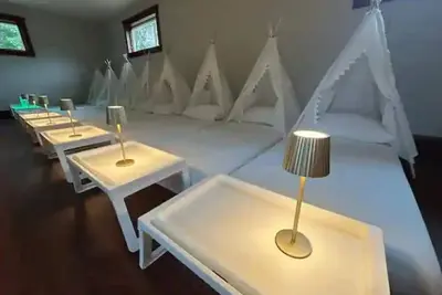 Image de Riverside Slumber Party Vibes