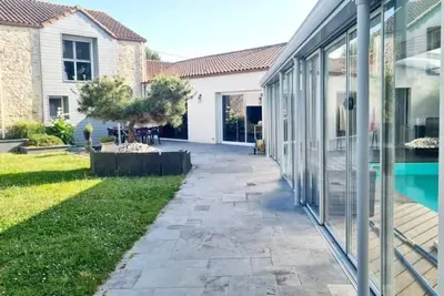 Image de Une piscine dans le vignoble!