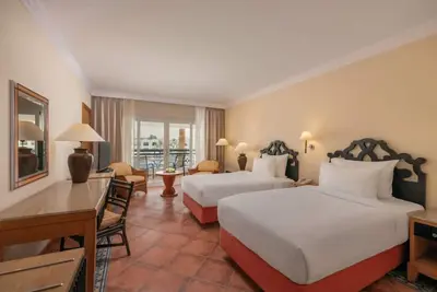 Image de Family-Friendly 5-Star Stay with Pools, Spa & Private Beach Access