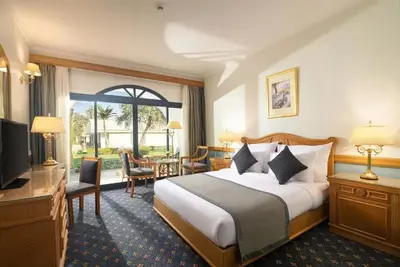 Image de Golden Hour Views, Pyramids & Resort Comfort in the Heart of Cairo l 2 Rooms