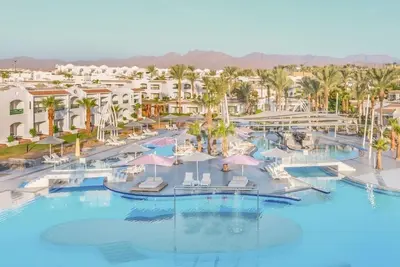 Image de Endless Resort Fun | Spa Days, Water Slides & Beach Strolls