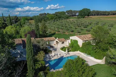 Image de Villa d'exception avec piscine - Accès direct à pied au Château de la Gaude