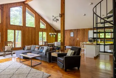 Image de Silver Birch Chalet: 4-bdrm family stay with hot tub