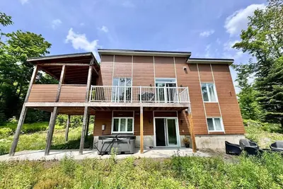 Image de Le Chalet Grewal, Spa, foyer et Nature!