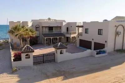 Image de Encanto Del Mar- 5 bedroom beachfront estate!