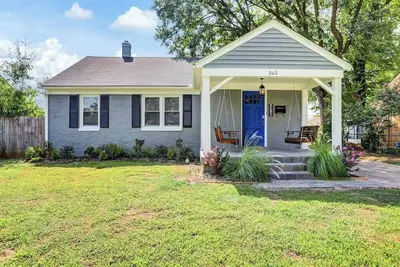 Image de Large Tiger's Den @ Liberty Park w/Back House