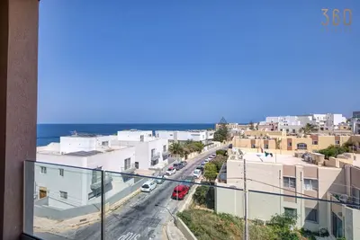 Image de Seafront fully equipped 4br home with Wifi & Ac