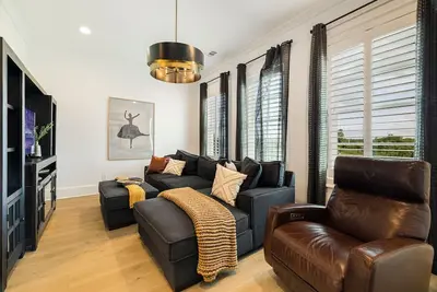 Image de Private Escape by the Savannah Riverfront w/ Parking by Lucky Savannah