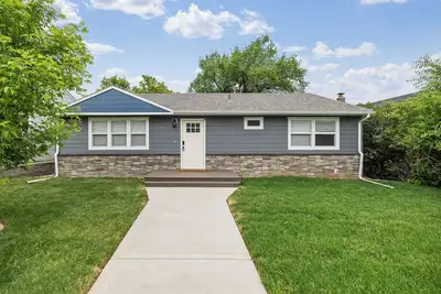 Image de Upscale Inviting Property in Spearfish just 4 blocks from Main Street!