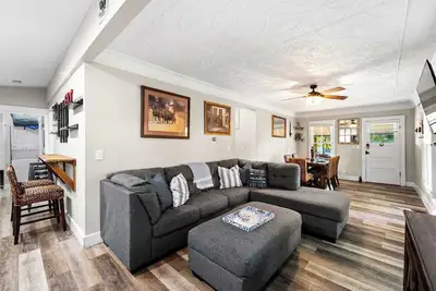 Image de Julian Mini-Resort Compound Hot Tub, Fire Pit, Bbq