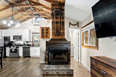 Image de Delightful Cabin | Loft, Fire Pit & Bbq | Julian