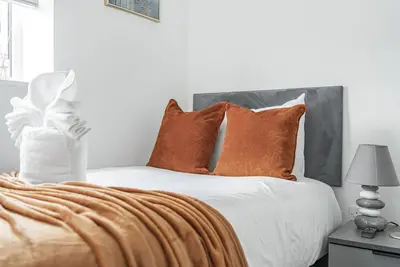 Image de Classique-Vue sur Rue-Maison-Sdb privée avec douche